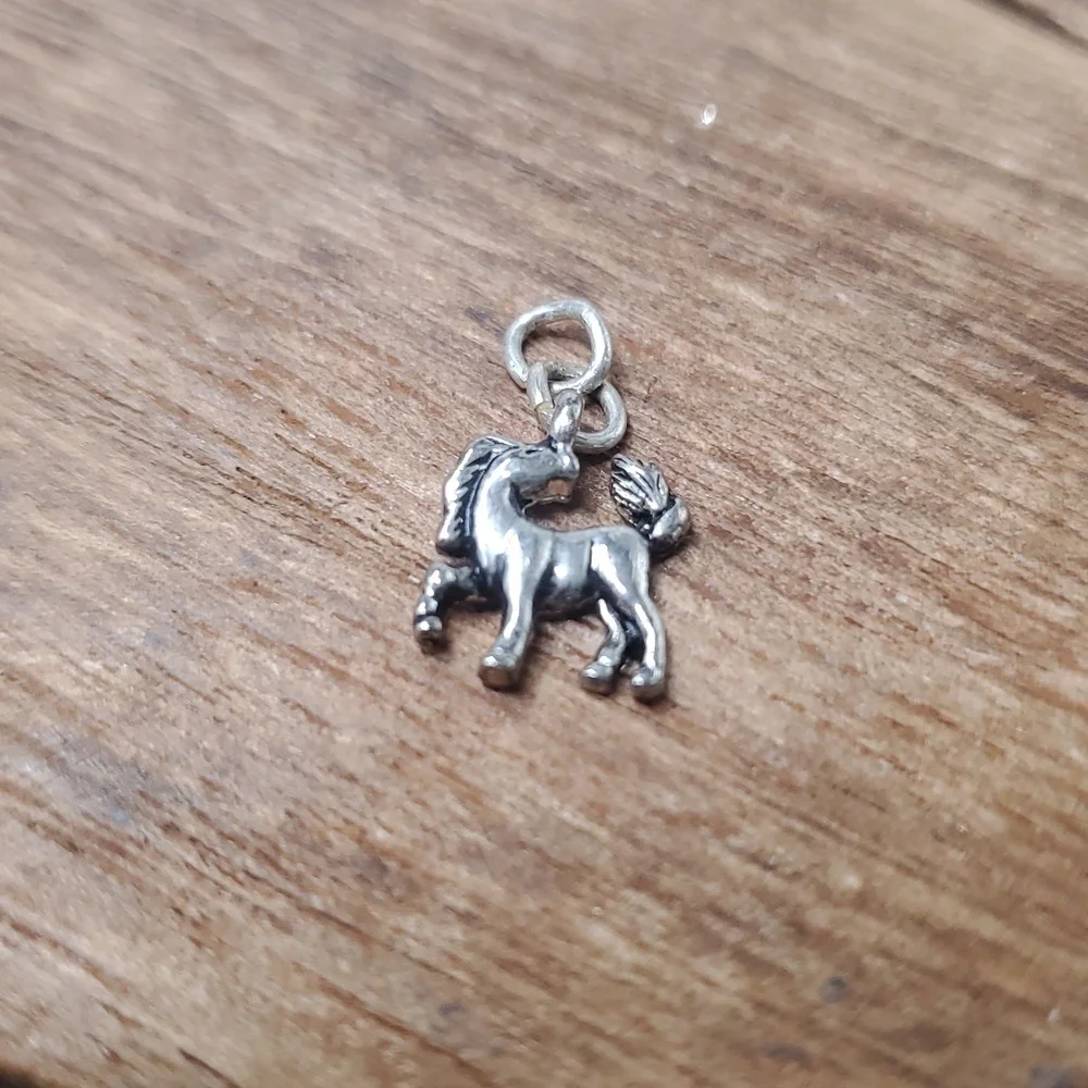 P270 Galloping‎ Stallion Horse Charm